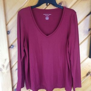 Women's long sleeve v-neck